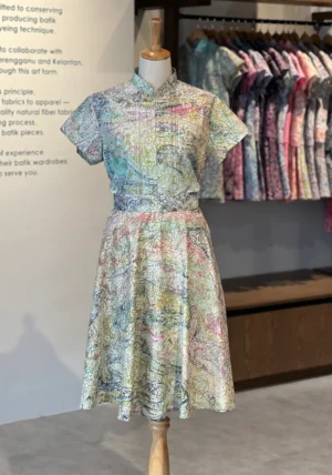 Ayu Set 20  (Minah Top + Ayu Lady Batik Midi Wavy Skirt)