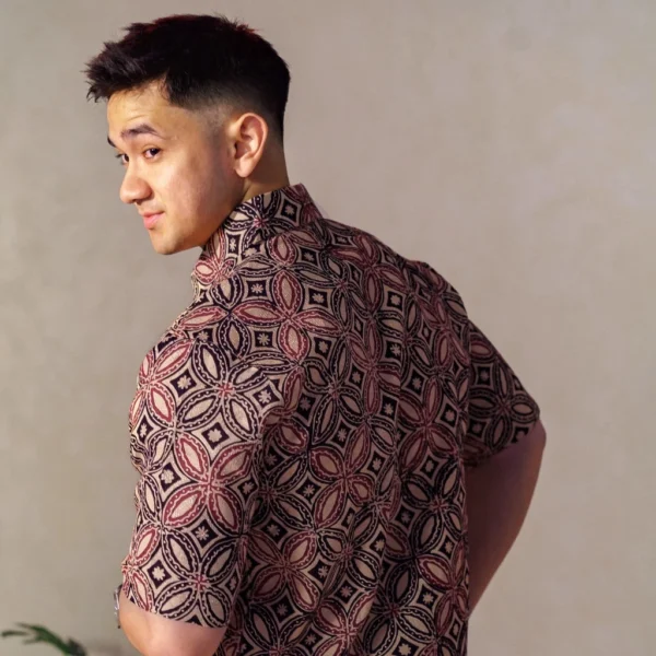sg-11134201-7rdwk-mc32xdi5y32mb2.webp Premium Kemeja Bitawa – Mandalas Men’s Short Sleeve Batik Shirt