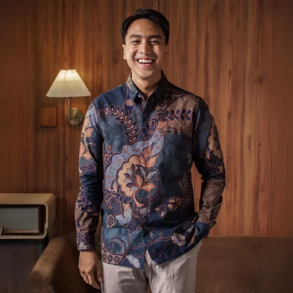 sg-11134201-7reoi-m25k7ddjmprsa2.webp Premium Kemeja Mandalas Khandra – Men’s Long Sleeve Batik Shirt