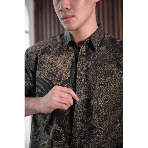 KEMEJA Hardi Batik – SHORT MALIK | Men’s Short-Sleeved Batik Shirt